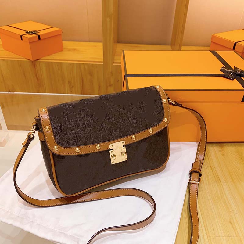 Women's bag 2023 new fashion printed single shoulder messenger bag designer bag handbag high-grade versatile small square bag size: 23 * 16 * 7 cm Rivet, Brown flower
Women's bag 2023 new fashion printed single shoulder messenger bag designer bag handbag high-grade versatile small square bag size: 23 * 16 * 7 cm Rivet, Brown flower