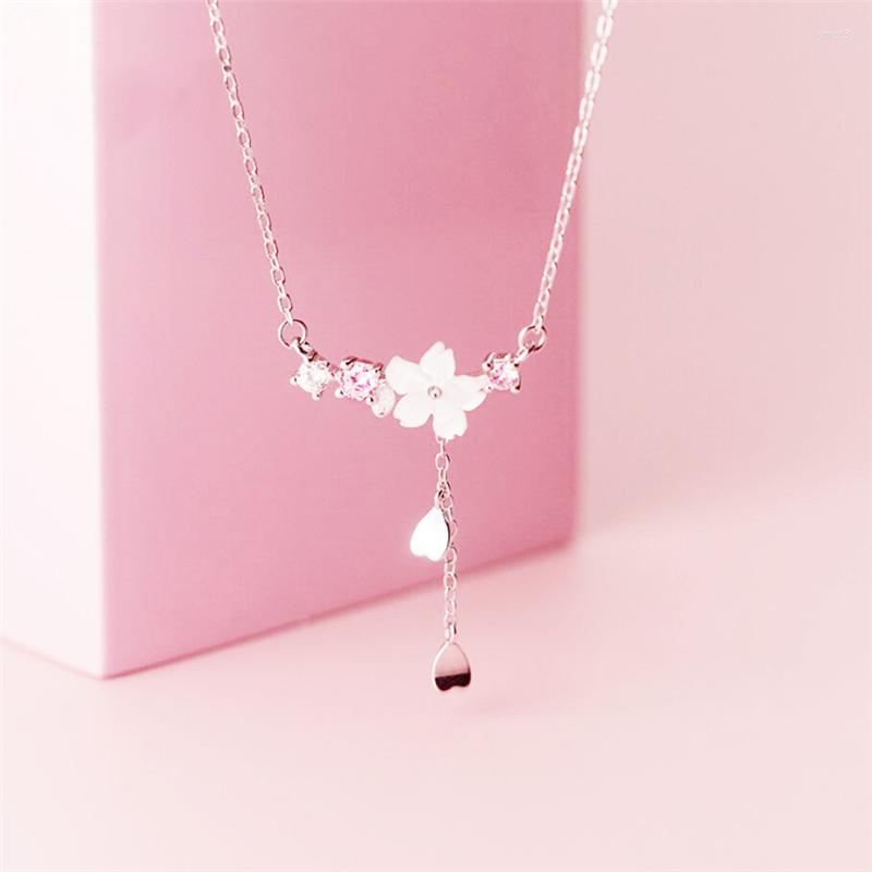 Pendant Necklaces Sole Memory Temperament Shiny Shell Flowers Zircon Tassels Silver Color Clavicle Chain Female Necklace SNE601
Pendant Necklaces Sole Memory Temperament Shiny Shell Flowers Zircon Tassels Silver Color Clavicle Chain Female Necklace SNE601