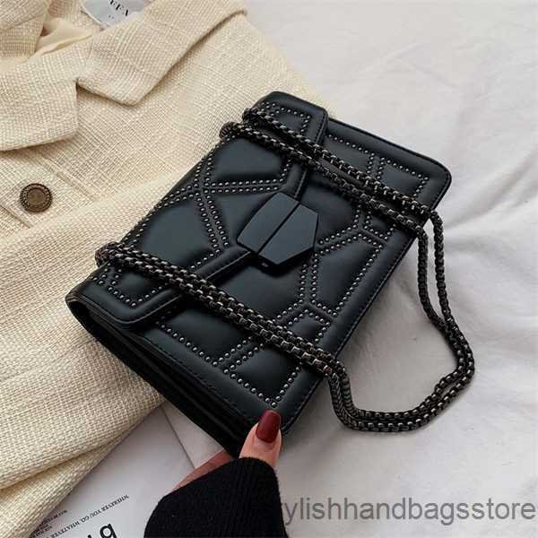 Rivet Chain Small Crossbody Bags For Women 2020 Shoulder Messenger Bag Lady Luxury Handbags Q1110, Sn-6011-burgundy
Rivet Chain Small Crossbody Bags For Women 2020 Shoulder Messenger Bag Lady Luxury Handbags Q1110, Sn-6011-burgundy