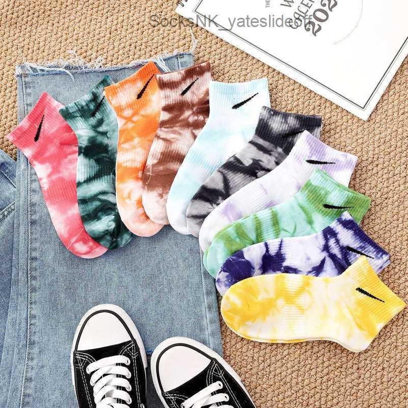 Fashion Luxury Men's Socks Women's Hook Classic Gift Box Short Barrel Stockings Brand Designers Women Men Couples Cotton Tie-dyed Colorful Stocking Running Sock Z0vd, Gift box short barrel 19
Fashion Luxury Men's Socks Women's Hook Classic Gift Box Short Barrel Stockings Brand Designers Women Men Couples Cotton Tie-dyed Colorful Stocking Running Sock Z0vd, Gift box short barrel 19