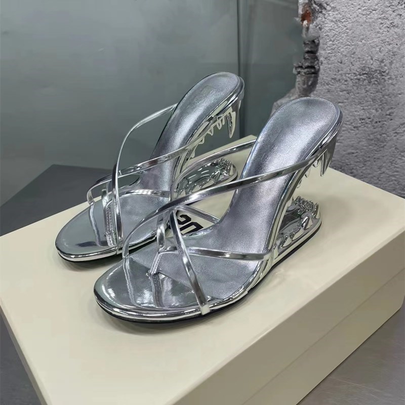 High-heeled sandals slope heel slippers leather belt combination unique shoes 11cmsummer barefoot height luxury designer shoe metal teeth decorationand 35-41size, Shoe box
High-heeled sandals slope heel slippers leather belt combination unique shoes 11cmsummer barefoot height luxury designer shoe metal teeth decorationand 35-41size, Shoe box