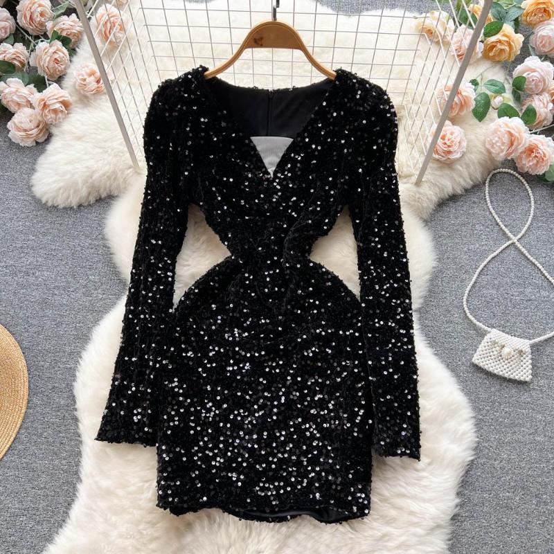 Casual Dresses Autumn And Winter Sexy Design Sense Sequins V-neck Long-sleeved Dress Femininity Celebrity Light Familiar Wind Bag Hip Skirt, Black
Casual Dresses Autumn And Winter Sexy Design Sense Sequins V-neck Long-sleeved Dress Femininity Celebrity Light Familiar Wind Bag Hip Skirt, Black