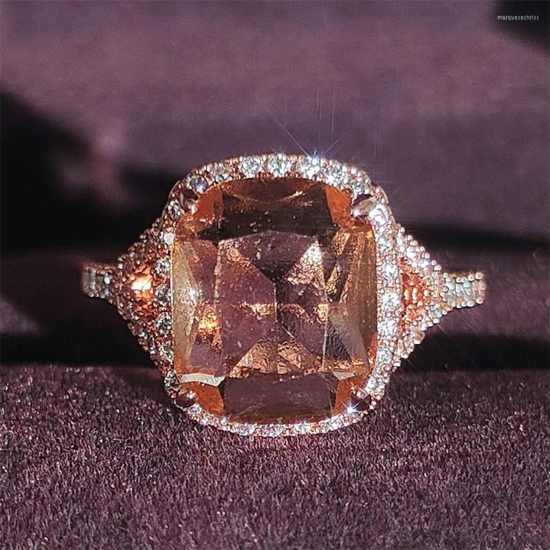 Wedding Rings 2023 Luxury Rose Gold Color Cushion Engagement Ring For Women Anniversary Gift Jewelry Wholesale R6853
Wedding Rings 2023 Luxury Rose Gold Color Cushion Engagement Ring For Women Anniversary Gift Jewelry Wholesale R6853