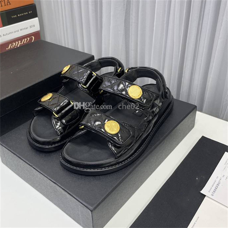 Designer CC Beach Shoes Luxury Flat Sandals Fashion Women Leather Channel Slides Casual tsxe
Designer CC Beach Shoes Luxury Flat Sandals Fashion Women Leather Channel Slides Casual tsxe