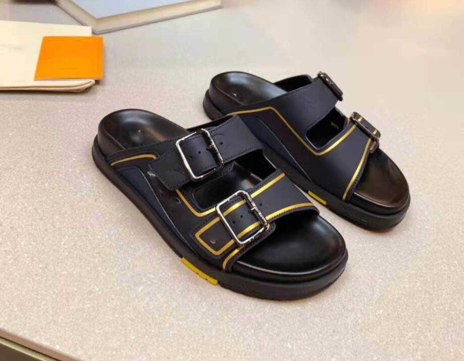 Luxury Designer Men Slippers Trainer Mule Summer Outdoor Fashion Mens Buckles Metallic Leather Sandal Slides Beach Shoe
Luxury Designer Men Slippers Trainer Mule Summer Outdoor Fashion Mens Buckles Metallic Leather Sandal Slides Beach Shoe