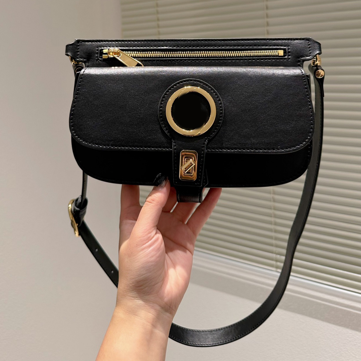 Designer Brand Bags Crossbody Blondiess bag lock Luxury Fashion Shoulder Bags Handbags High Quality Women Letter Purse Phone Wallet Metallic, No bags
Designer Brand Bags Crossbody Blondiess bag lock Luxury Fashion Shoulder Bags Handbags High Quality Women Letter Purse Phone Wallet Metallic, No bags