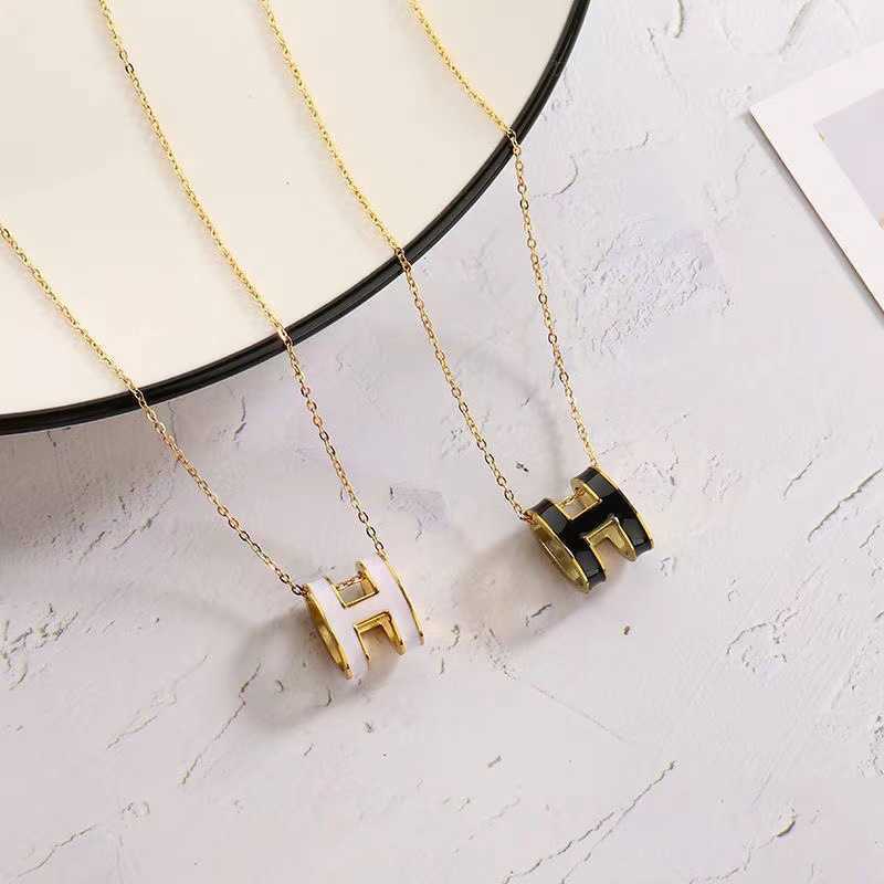 H Letter Necklace Women's Simple Temperament Versatile Collar Chain Mesh Red Accessories h Pendant
H Letter Necklace Women's Simple Temperament Versatile Collar Chain Mesh Red Accessories h Pendant