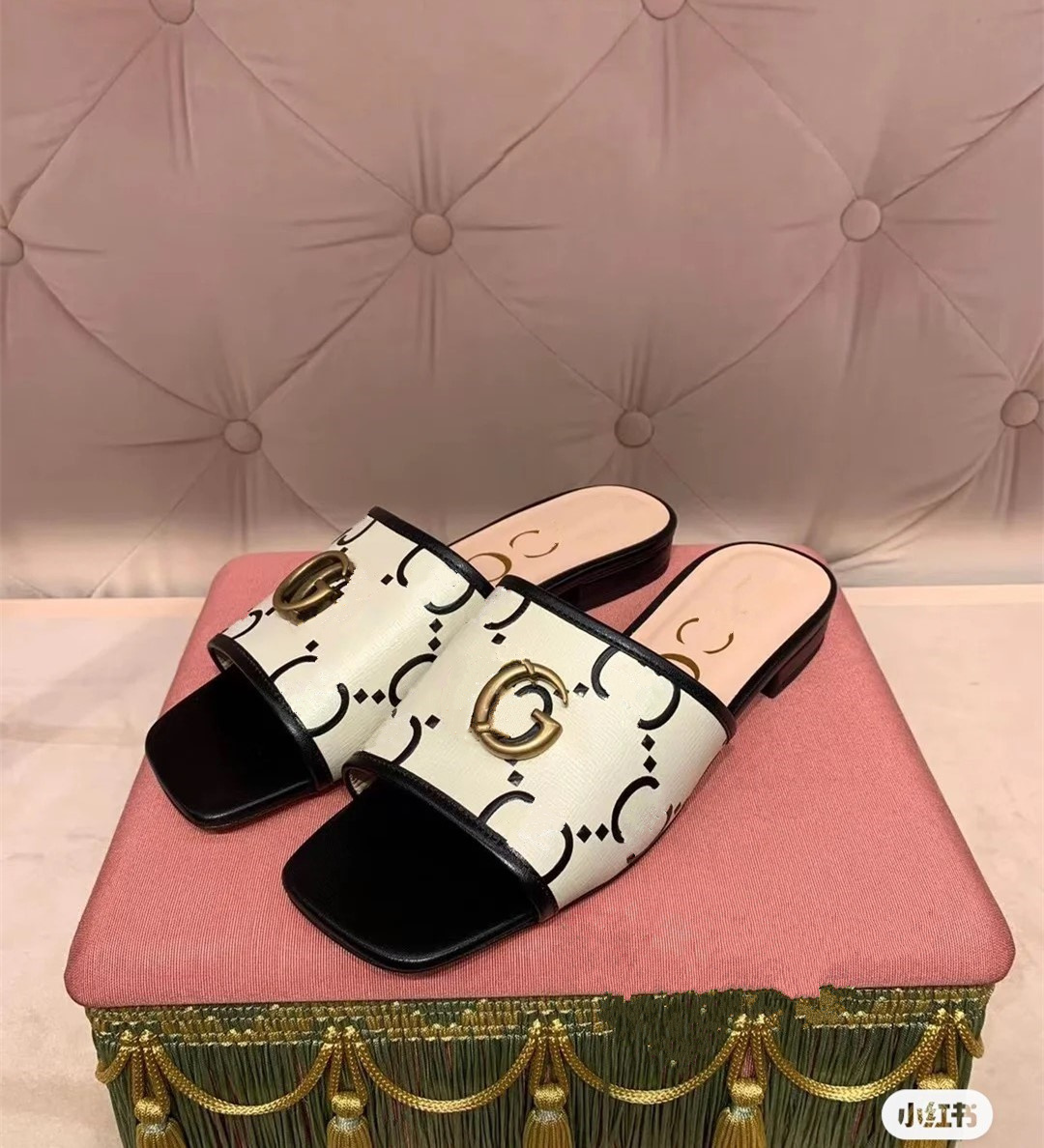 Ltaly Brand Designer Summer Fashion Women Slippers Square Toe Chain Slip on Flat Sandals Beach Flip Flop Casual Women's Shoes double Ladies g Slide, G17 high quality + fast delivery
Ltaly Brand Designer Summer Fashion Women Slippers Square Toe Chain Slip on Flat Sandals Beach Flip Flop Casual Women's Shoes double Ladies g Slide, G17 high quality + fast delivery