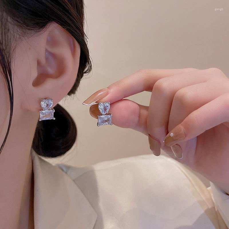 Stud Earrings Female Luxury Zircon Heart Vintage Silver Color Wedding Jewelry White Stone For Women
Stud Earrings Female Luxury Zircon Heart Vintage Silver Color Wedding Jewelry White Stone For Women
