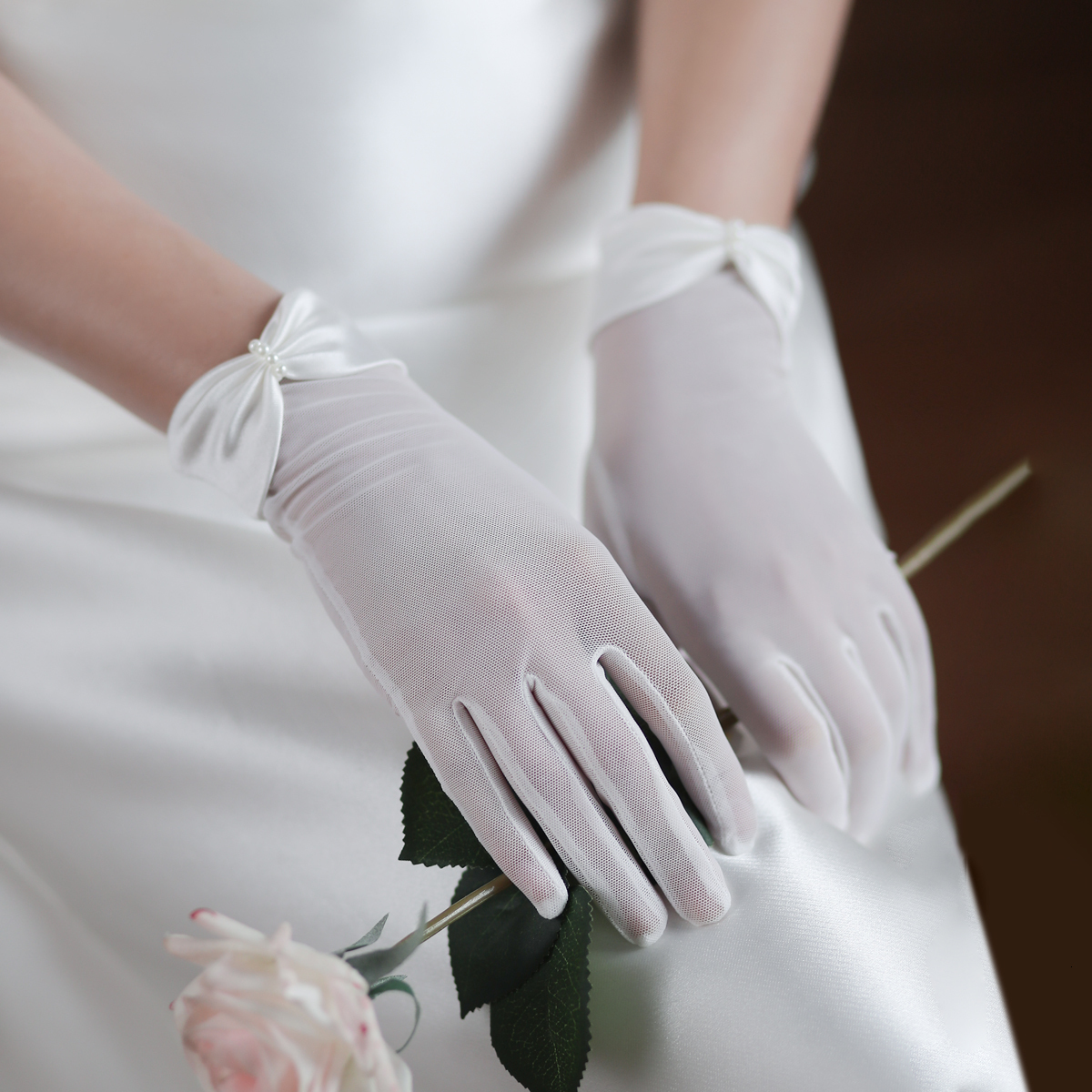 Five Fingers Gloves WG058 Elegant Wedding Bridal White Satin Pearls Finger Wrist Short Brides Bridesmaid Women Marriage Accessories 230225
Five Fingers Gloves WG058 Elegant Wedding Bridal White Satin Pearls Finger Wrist Short Brides Bridesmaid Women Marriage Accessories 230225