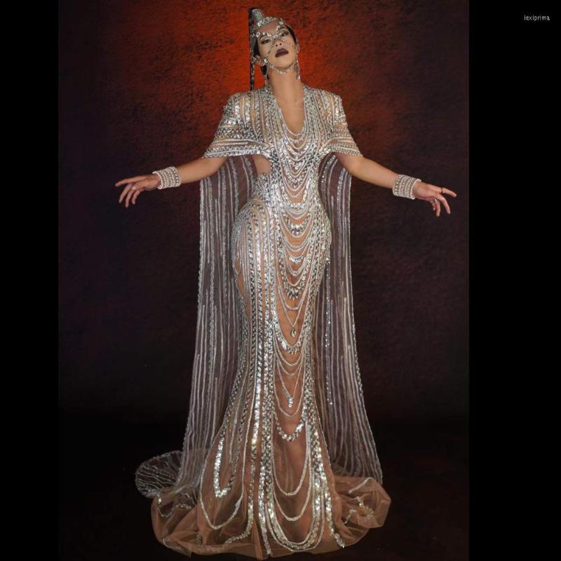Stage Wear Silver Shining Rhinestones Sexy Tassel Shawl Long Dress For Women Evening Festival Drag Queen Clothing Perform Costumes
Stage Wear Silver Shining Rhinestones Sexy Tassel Shawl Long Dress For Women Evening Festival Drag Queen Clothing Perform Costumes