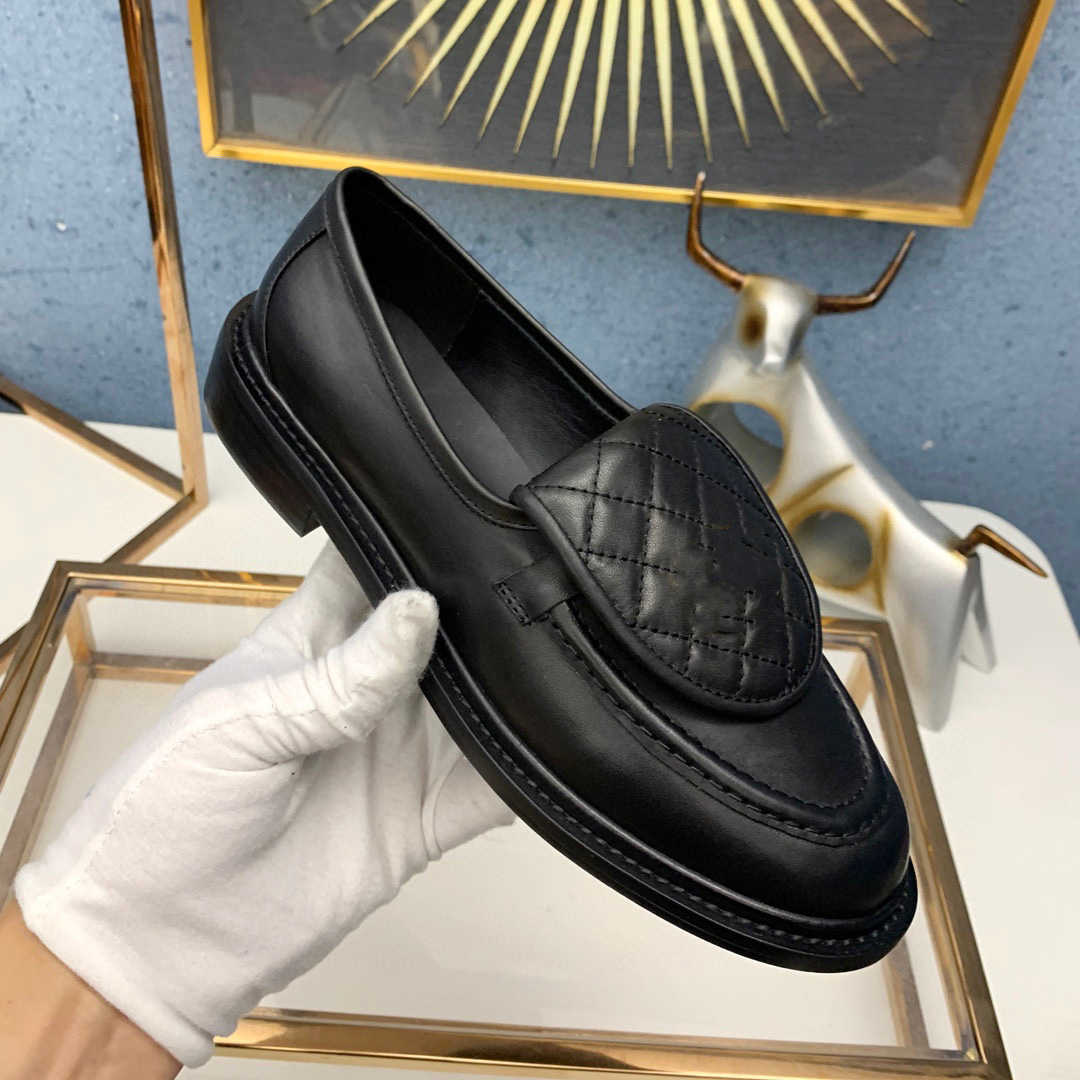 Designer Small Xiangling Checker Leather 2023 New Versatile Slim British Style Slip on Lefu Shoes, White
Designer Small Xiangling Checker Leather 2023 New Versatile Slim British Style Slip on Lefu Shoes, White
