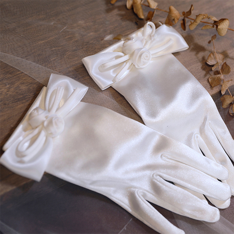 Five Fingers Gloves Elegant White Satin Simple Vintage Bowknot Bridal Wedding Dress Studio Accessories 230225
Five Fingers Gloves Elegant White Satin Simple Vintage Bowknot Bridal Wedding Dress Studio Accessories 230225