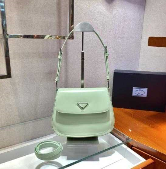 Totes Luxurys bag Women Designer Handbags Solid Color Letter Triangle Temperament Versatile Ladies phone bag diamond Shoulder Bags Wallets Good Nice pochette 23SS
Totes Luxurys bag Women Designer Handbags Solid Color Letter Triangle Temperament Versatile Ladies phone bag diamond Shoulder Bags Wallets Good Nice pochette 23SS