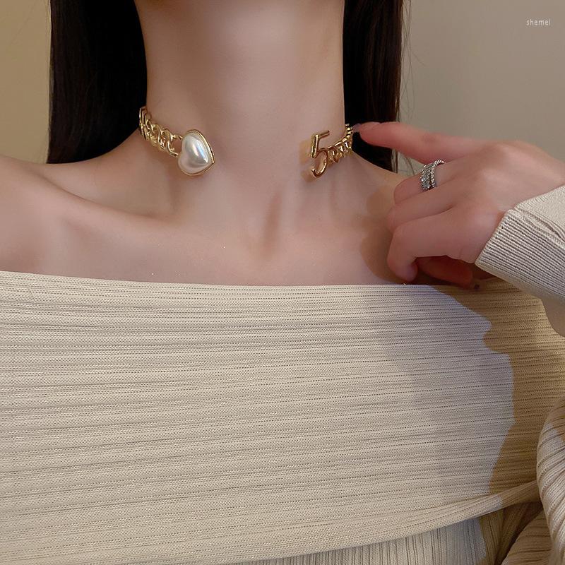 Choker Women Gold Color Simulated Pearl Numbers 5 Chokers Thick Chain Cuff Necklaces Chunky Necklace Vintage Wedding Jewelry
Choker Women Gold Color Simulated Pearl Numbers 5 Chokers Thick Chain Cuff Necklaces Chunky Necklace Vintage Wedding Jewelry