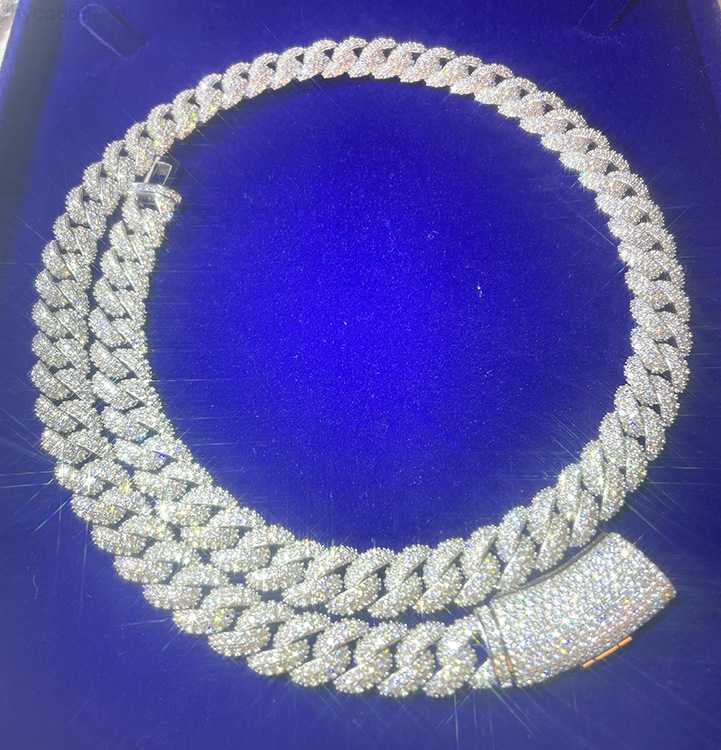 Hip Hop Cuban chain Jewelry 2 rows 9mm 13mm Width ice out Moissanite Necklace for Man Women S925 Silver Cuban Link Chain
Hip Hop Cuban chain Jewelry 2 rows 9mm 13mm Width ice out Moissanite Necklace for Man Women S925 Silver Cuban Link Chain