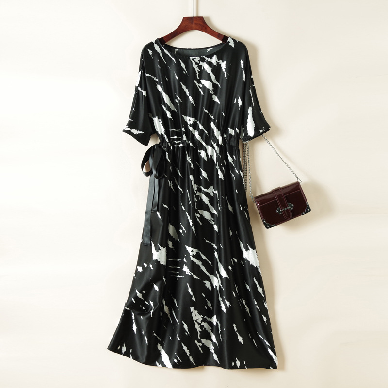 2023 Summer Black Print Silk Drawstring Waist Dress 1/2 Half Sleeve Round Neck Midi Soie Casual Dresses R3F217651
2023 Summer Black Print Silk Drawstring Waist Dress 1/2 Half Sleeve Round Neck Midi Soie Casual Dresses R3F217651