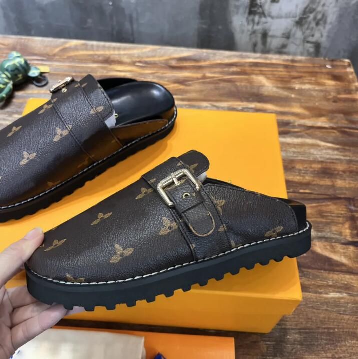 Cosy Comfort Clog Sandals Designer Women Men Fur Leather Mules Slippers Fashion Winter Warm Plush Slides Size 35-45, Color 1
Cosy Comfort Clog Sandals Designer Women Men Fur Leather Mules Slippers Fashion Winter Warm Plush Slides Size 35-45, Color 1
