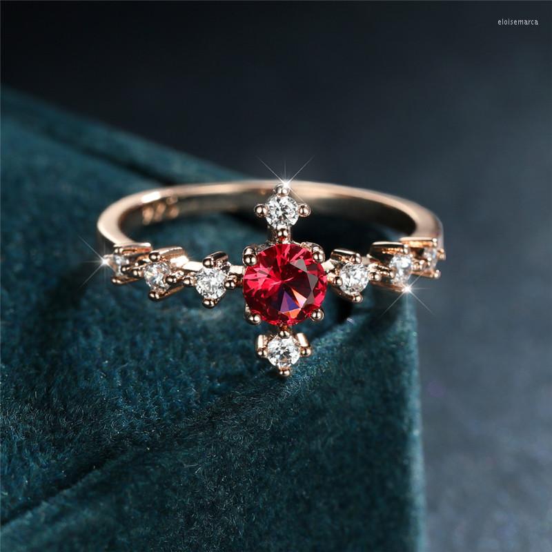 Wedding Rings Luxury Female Crystal Round Thin Ring Classic Rose Gold Color Engagement Charm Red Zircon Stone For Women
Wedding Rings Luxury Female Crystal Round Thin Ring Classic Rose Gold Color Engagement Charm Red Zircon Stone For Women