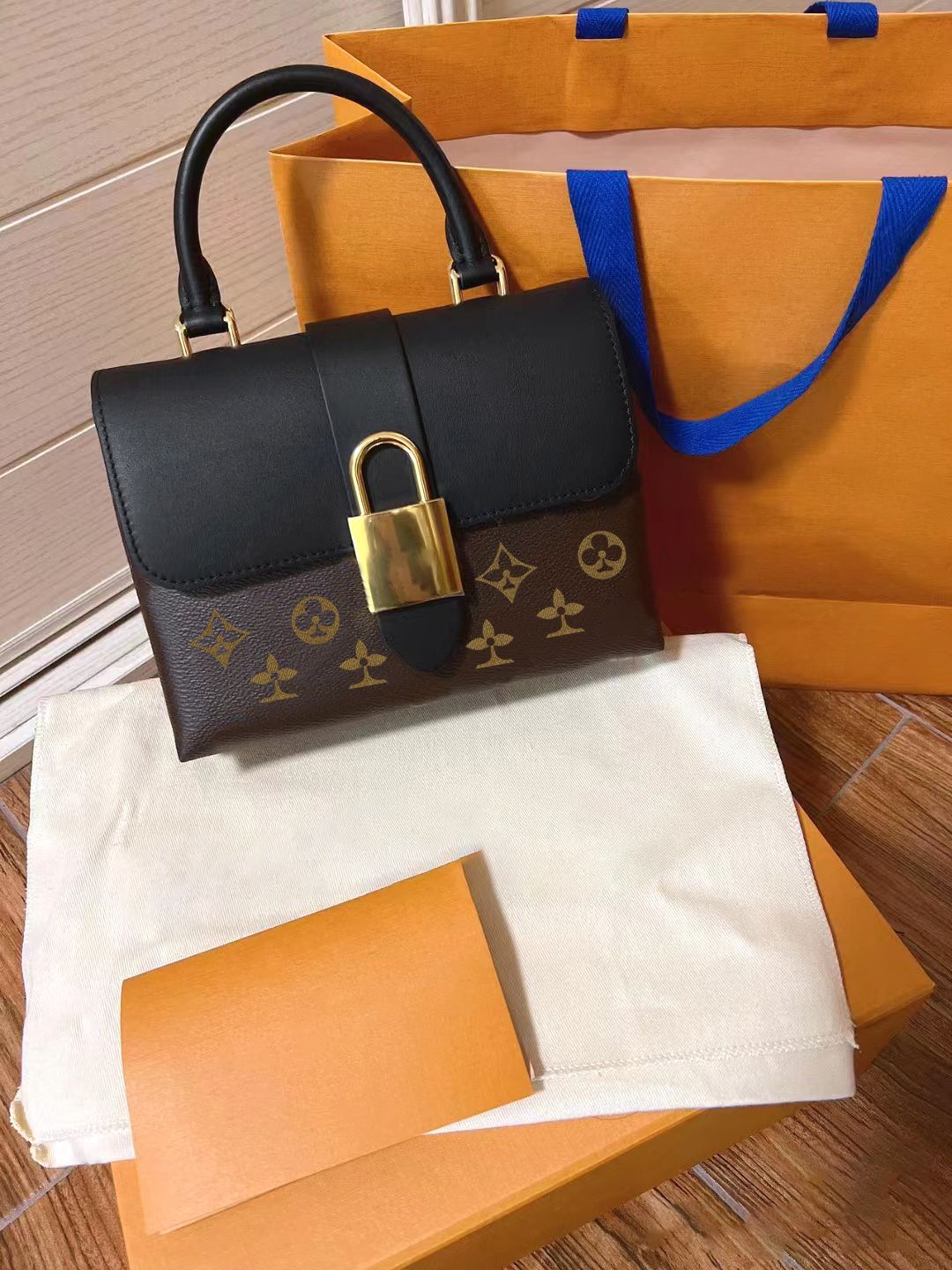 Luxury Brand Designer Tote Bag women Metal Lock Genuine Leather Clutch Bags Women Fashion Printed Pattern Cross Body Shoulder Purses Men Envelope Wallet with LOCKD
Luxury Brand Designer Tote Bag women Metal Lock Genuine Leather Clutch Bags Women Fashion Printed Pattern Cross Body Shoulder Purses Men Envelope Wallet with LOCKD