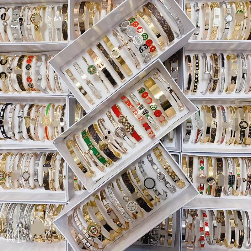 Designer Bracelets Bangle Luxury Luxury brand Batch mixed wholesale of 5 pieces of mixed goods floor price Jewelry Plated Stainless steel Bracelet Womens
Designer Bracelets Bangle Luxury Luxury brand Batch mixed wholesale of 5 pieces of mixed goods floor price Jewelry Plated Stainless steel Bracelet Womens