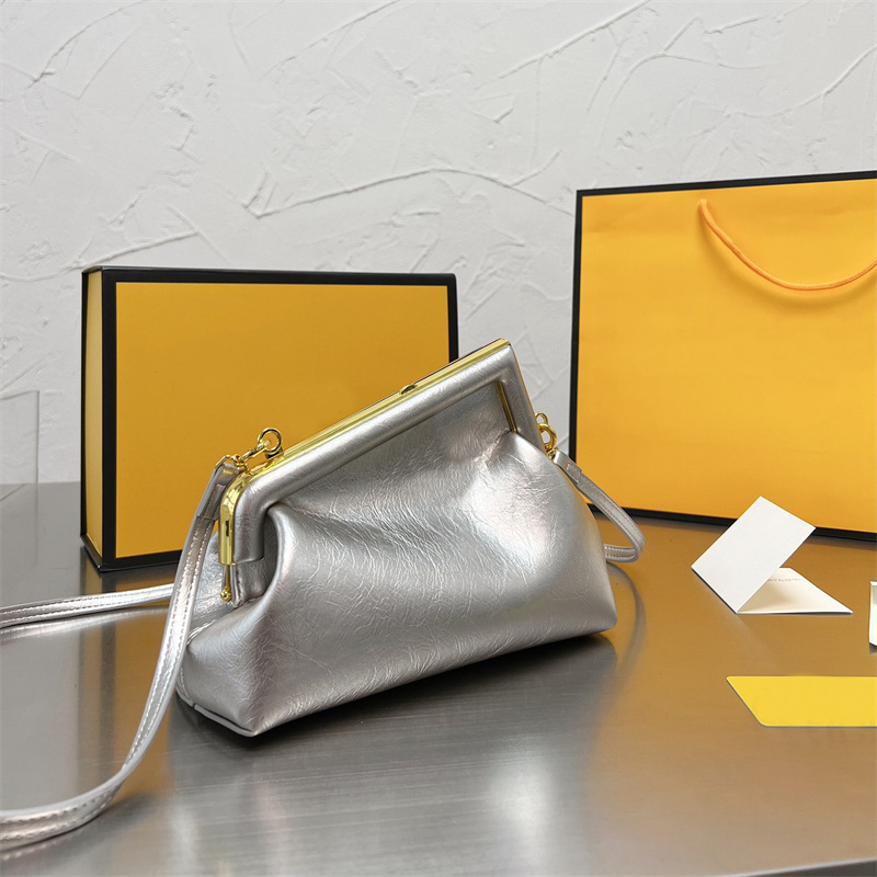 Womens Bags Baguette Shoulder Designer Claic Chain Bag Wallet gold Metal Hardware Cross body Dumplings Turn Lock Card wallet Men's Mini totes 23SS, 31
Womens Bags Baguette Shoulder Designer Claic Chain Bag Wallet gold Metal Hardware Cross body Dumplings Turn Lock Card wallet Men's Mini totes 23SS, 31