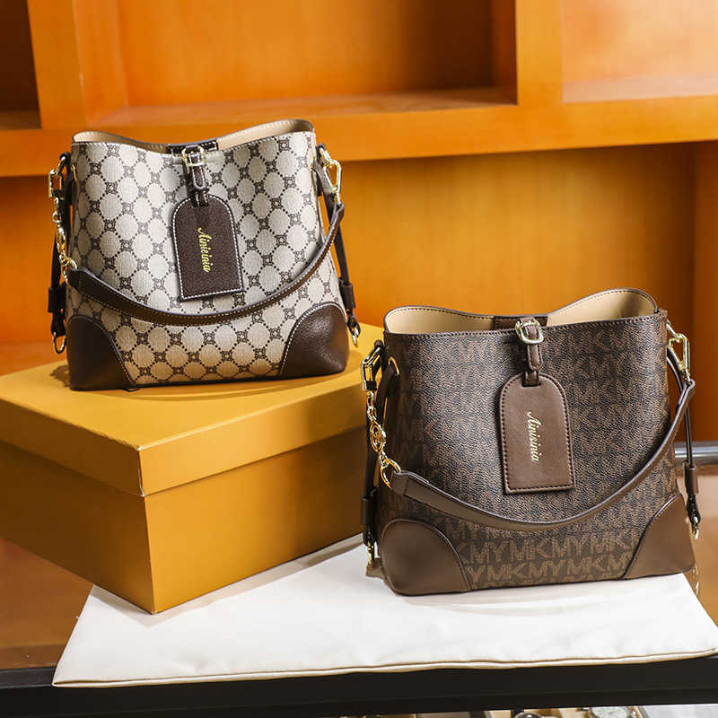 55%off New Luxury Fashion Brand Bags Advanced small square bucket single shoulder messenger women's large capacity Tote bag Female Shoulder Crossbody Bags, Warren monroe-9312 # coffee
55%off New Luxury Fashion Brand Bags Advanced small square bucket single shoulder messenger women's large capacity Tote bag Female Shoulder Crossbody Bags, Warren monroe-9312 # coffee