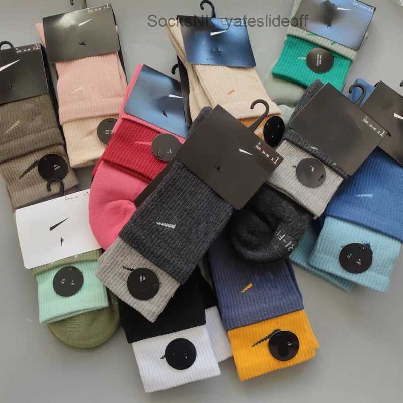 Classic Fashion Men's Socks Women's Hook Brand Stockings Designers Color Splicing Men Women Lovers Towel Bottom Medium Stocking Sports Yoga Breathable Sock F7ot, Medium cylinder 5
Classic Fashion Men's Socks Women's Hook Brand Stockings Designers Color Splicing Men Women Lovers Towel Bottom Medium Stocking Sports Yoga Breathable Sock F7ot, Medium cylinder 5