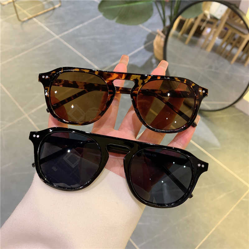 Sunglasses Square Frame Shades Sun Glass For Women 2021 New Retro Fashion Vintage Designer Sunglasses Women And Man Black Transparent G230225
Sunglasses Square Frame Shades Sun Glass For Women 2021 New Retro Fashion Vintage Designer Sunglasses Women And Man Black Transparent G230225