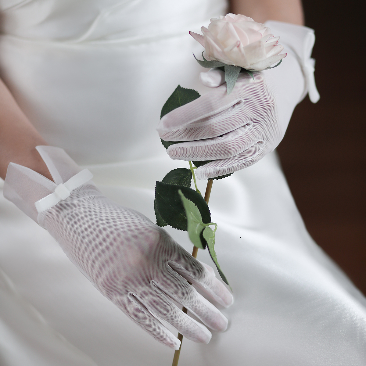 Five Fingers Gloves WG057 Exquisite Wedding White Bridal Elastic Mesh Bow Brides Bridesmaid Fingertip Wrist Women Marriage Accessories 230225
Five Fingers Gloves WG057 Exquisite Wedding White Bridal Elastic Mesh Bow Brides Bridesmaid Fingertip Wrist Women Marriage Accessories 230225