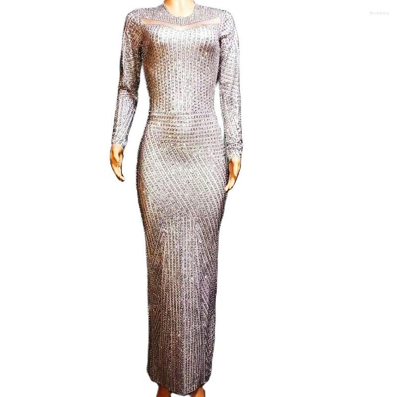 Stage Wear Silver Sparkling Full Rhinestones Ankle-Length Dress Backless Split Fork Dresses Party Evening Costume Nightclub Dance Lady
Stage Wear Silver Sparkling Full Rhinestones Ankle-Length Dress Backless Split Fork Dresses Party Evening Costume Nightclub Dance Lady