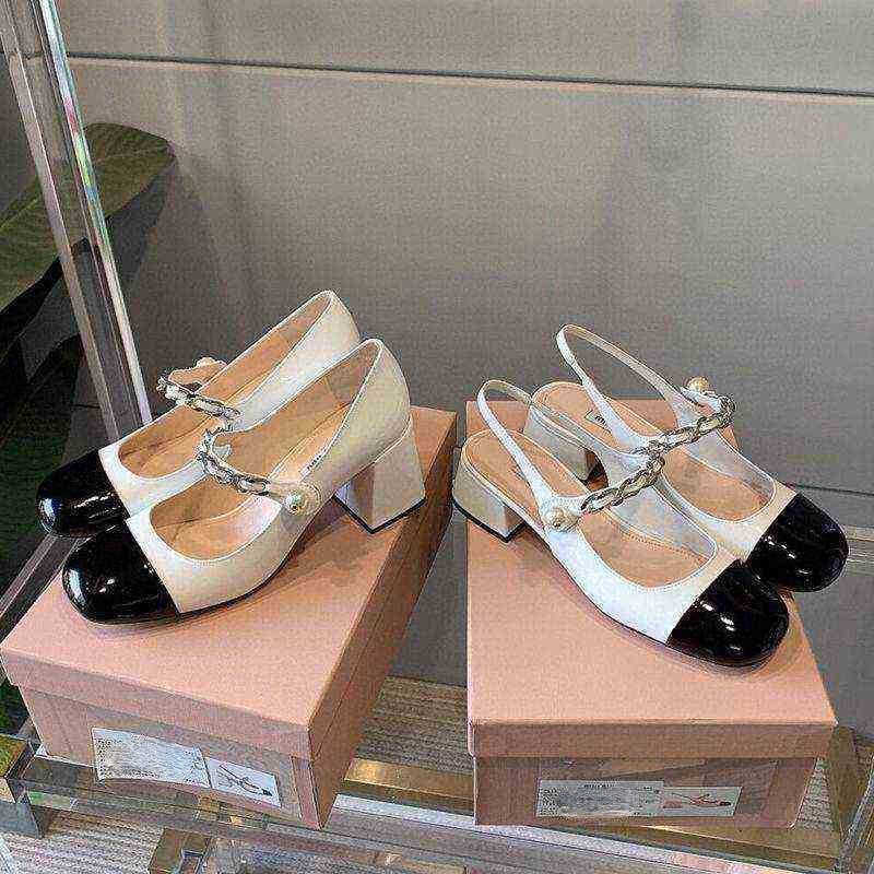 Leather high heels 2023 new hollow package head sandals women's thick heel pearl shoes, Black and white head single shoes 4cm
Leather high heels 2023 new hollow package head sandals women's thick heel pearl shoes, Black and white head single shoes 4cm