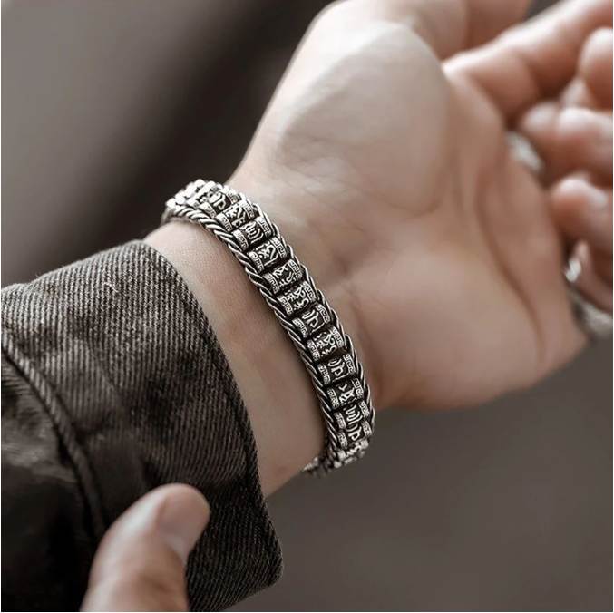 Retro Style Men Bracelet Simple and Generous Silver Bracelet Woven Six-Character Mantra Roller Rotatable 925Silver Chain Jewelry
Retro Style Men Bracelet Simple and Generous Silver Bracelet Woven Six-Character Mantra Roller Rotatable 925Silver Chain Jewelry