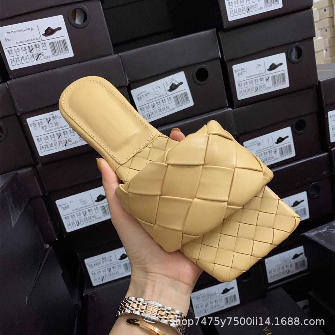 Designer Shoes Family B's new large woven flat bottomed flip flops in summer 2023 candy color rhombus pattern thin square head casual, White
Designer Shoes Family B's new large woven flat bottomed flip flops in summer 2023 candy color rhombus pattern thin square head casual, White