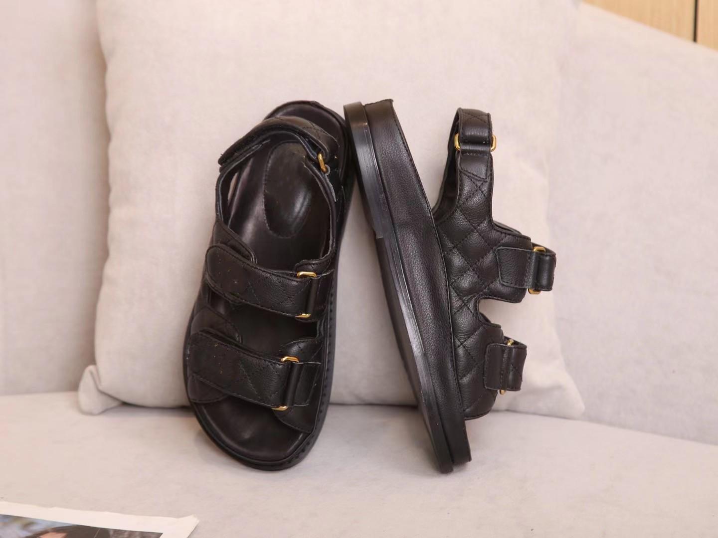 2022 luxury sandals women slipper men slides leather sandal womens Hook & Loop casual shoes 35-42 and dust bag, Black leather
2022 luxury sandals women slipper men slides leather sandal womens Hook & Loop casual shoes 35-42 and dust bag, Black leather