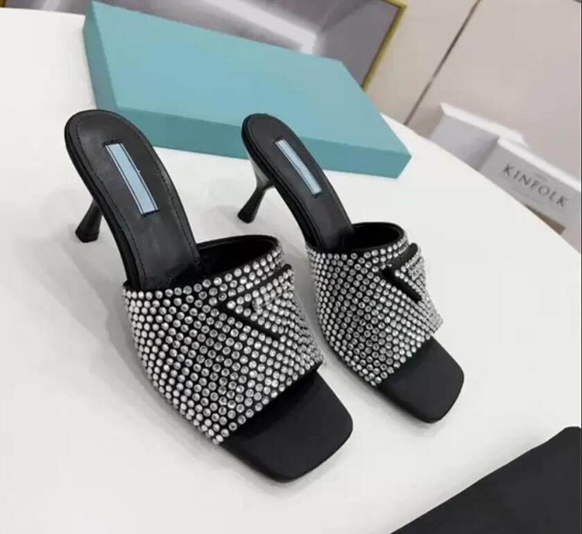 2023 Spring New Crystal diamond Slippers Iconic square head high-heeled women shoes designers women's sexy pearl Rhinestone Beach Sandals Size 35-40, 02
2023 Spring New Crystal diamond Slippers Iconic square head high-heeled women shoes designers women's sexy pearl Rhinestone Beach Sandals Size 35-40, 02