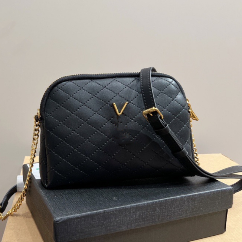 Designer bag Women's shoulder bag 2023 new fashion versatile chain messenger bag with gift box, Pink 20cm
Designer bag Women's shoulder bag 2023 new fashion versatile chain messenger bag with gift box, Pink 20cm