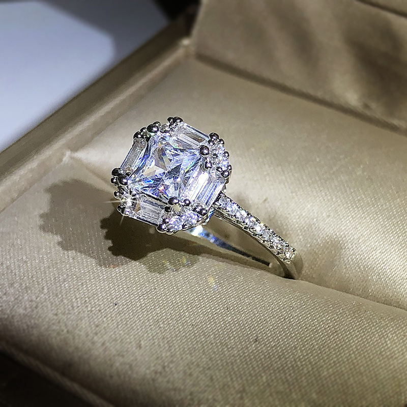 18k Moissanite Ring Square Bright Cut Princess Fashion Rings Simulation Diamond Rings Wedding Engagement Ring For Womens
18k Moissanite Ring Square Bright Cut Princess Fashion Rings Simulation Diamond Rings Wedding Engagement Ring For Womens