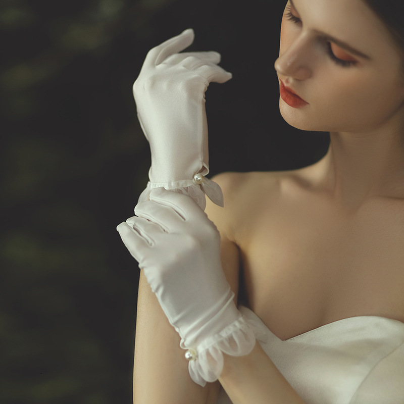 Five Fingers Gloves Elegant White Wedding Vintage Pearls Mesh Short Brides Bridesmaid Marriage Accessories 230225
Five Fingers Gloves Elegant White Wedding Vintage Pearls Mesh Short Brides Bridesmaid Marriage Accessories 230225