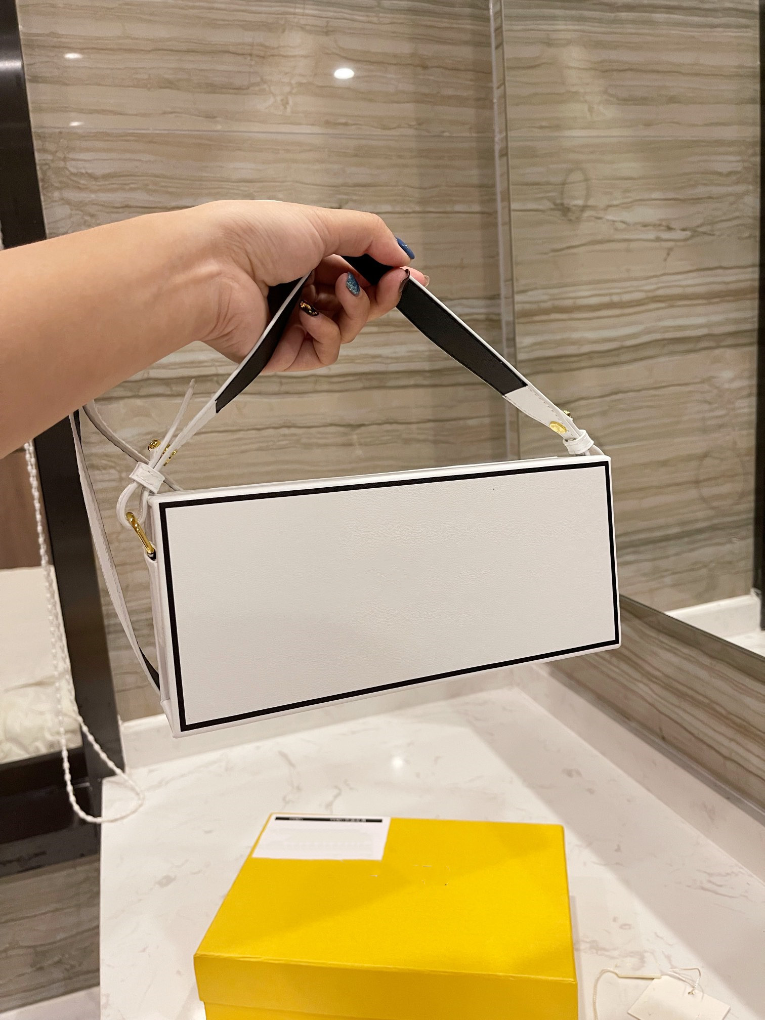 High-end designer bags Senior original hardware and contracted design style yellow box super good build boxs package designer_bag992, Pink
High-end designer bags Senior original hardware and contracted design style yellow box super good build boxs package designer_bag992, Pink