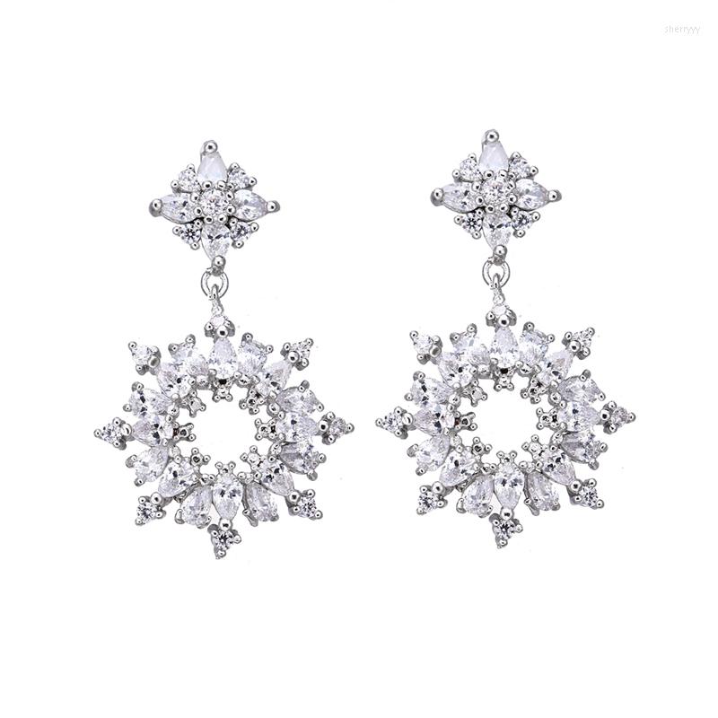 Stud Earrings Hollow Out Round Shape Two Colors Charming Design For Women Beautiful Elegant Zirconia Earring Modern In Wedding
Stud Earrings Hollow Out Round Shape Two Colors Charming Design For Women Beautiful Elegant Zirconia Earring Modern In Wedding