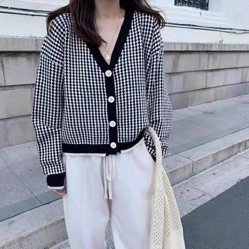 Women's Knits Fashion Temperament Women Sweater Knitted Cardigan V-neck Long-sleeved Casual Loose Solid Buttons Elegant, Gray
Women's Knits Fashion Temperament Women Sweater Knitted Cardigan V-neck Long-sleeved Casual Loose Solid Buttons Elegant, Gray