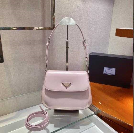 Designer Totes Luxurys bag Women Handbags Solid Color Letter Triangle Temperament Versatile Ladies phone bag diamond Shoulder Bags Wallets Good Nice pochetteL79I
Designer Totes Luxurys bag Women Handbags Solid Color Letter Triangle Temperament Versatile Ladies phone bag diamond Shoulder Bags Wallets Good Nice pochetteL79I