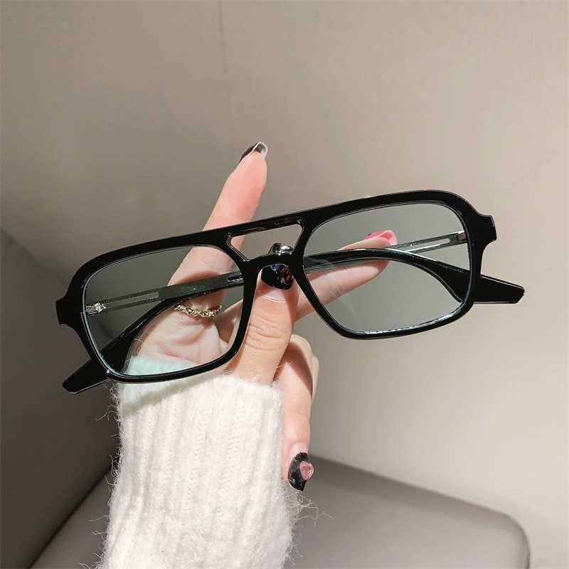 Sunglasses KAMMPT Vintage Sunglasses for Men Women Fashion New in Double-bridge Gradient Male Shades Retro Trendy UV400 Female Sun Glasses G230225
Sunglasses KAMMPT Vintage Sunglasses for Men Women Fashion New in Double-bridge Gradient Male Shades Retro Trendy UV400 Female Sun Glasses G230225