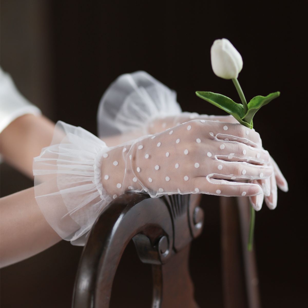 Five Fingers Gloves WG063 Elegant Wedding Bridal Soft Tulle Dots Ruffle Short White Wrist Brides Bridesmaid Women Marriage Accessories 230225
Five Fingers Gloves WG063 Elegant Wedding Bridal Soft Tulle Dots Ruffle Short White Wrist Brides Bridesmaid Women Marriage Accessories 230225