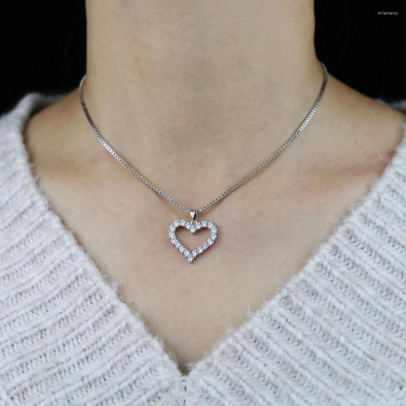 Choker 2023 Wholesale Iced Out Bling Shiny CZ Cubic Zircon Love Heart Shape Pendant Necklaces For Women Charm Wedding Gifts Jewelry
Choker 2023 Wholesale Iced Out Bling Shiny CZ Cubic Zircon Love Heart Shape Pendant Necklaces For Women Charm Wedding Gifts Jewelry