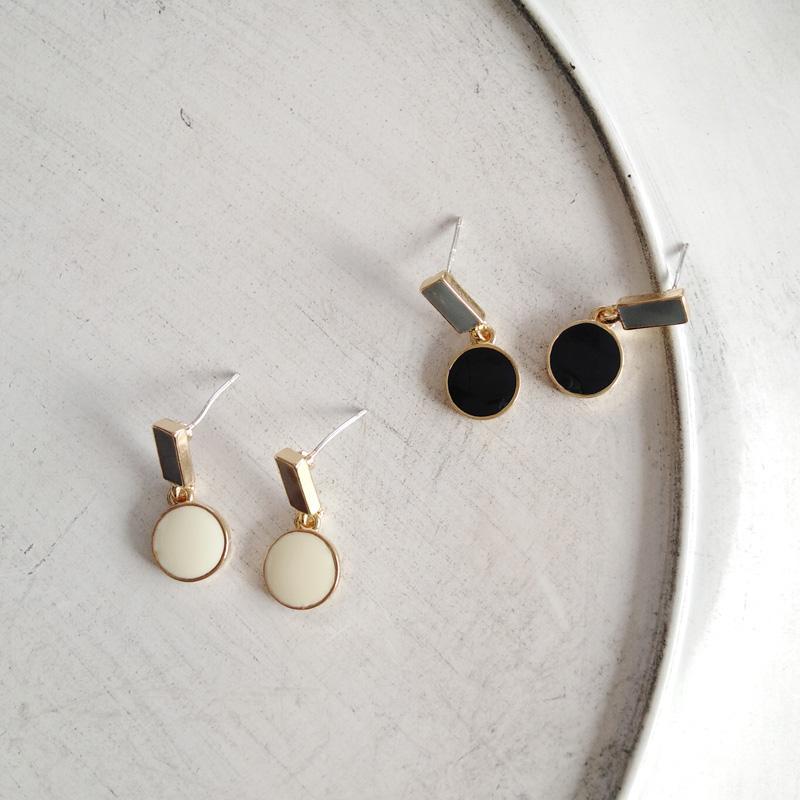 earrings chandeliers dangles earrings black and white geometric brief paragraph color stud earrings jewelry restoring ancient ways temperament earrings
earrings chandeliers dangles earrings black and white geometric brief paragraph color stud earrings jewelry restoring ancient ways temperament earrings