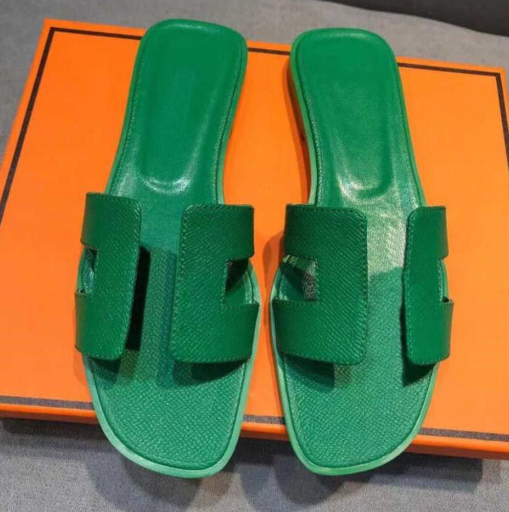 high H quality beach slippers Classic Flat woman Big Head Leather Bath fashion women shoes Large size 35-42, Color 11
high H quality beach slippers Classic Flat woman Big Head Leather Bath fashion women shoes Large size 35-42, Color 11