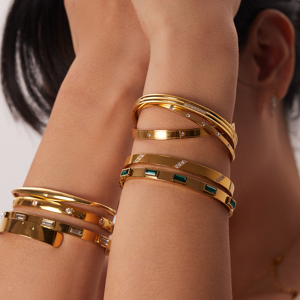 Titanium steel opening bracelet 18K gold non-fading stainless steel retro bracelet women's advanced sense zircon gem bracelet INS popular
Titanium steel opening bracelet 18K gold non-fading stainless steel retro bracelet women's advanced sense zircon gem bracelet INS popular