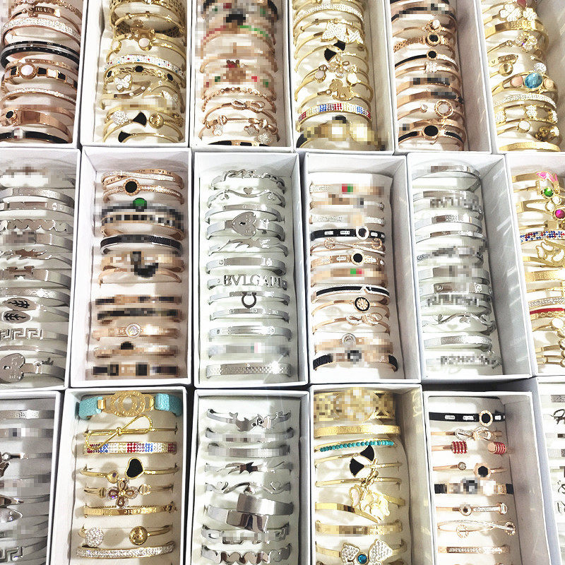 Fashion Bangle Luxury brand Charm Bracelets Pick up 5 pieces of mixed goods Bangle Chain for Women Girl Wedding Jewelry Women at the lowest
Fashion Bangle Luxury brand Charm Bracelets Pick up 5 pieces of mixed goods Bangle Chain for Women Girl Wedding Jewelry Women at the lowest